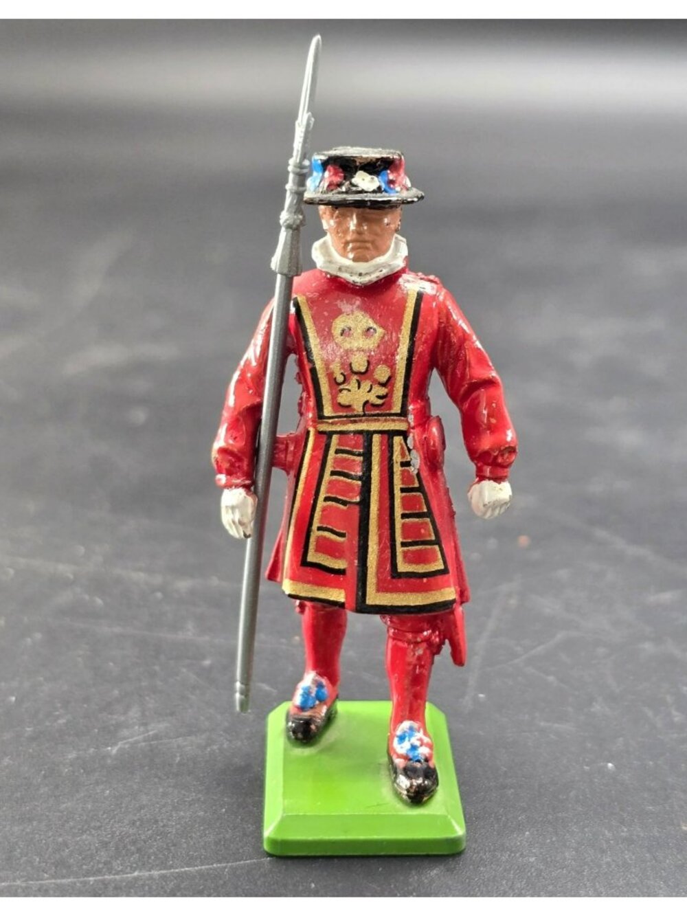 Vintage Britains Ltd Beefeater Guard Figurine With Spear Made In England VL5027